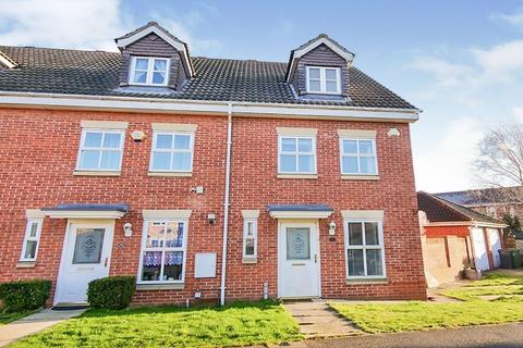 3 bedroom end of terrace house to rent, Rainsborough Way, York YO30