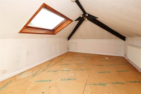 2 Midland Road, Baildon, Shipley, BD17 6AT