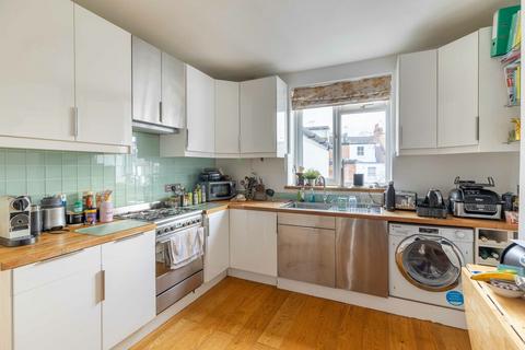 2 bedroom flat to rent, Margravine Gardens, Barons Court, W6