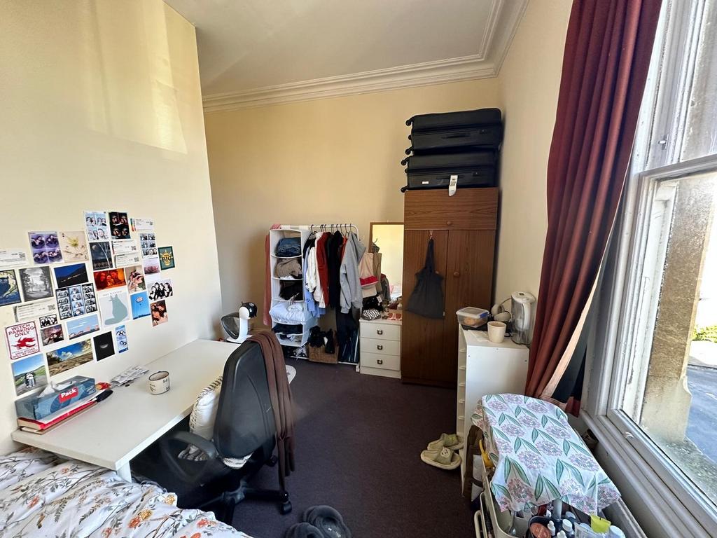 A cozy double bedroom featuring a comfortable b...