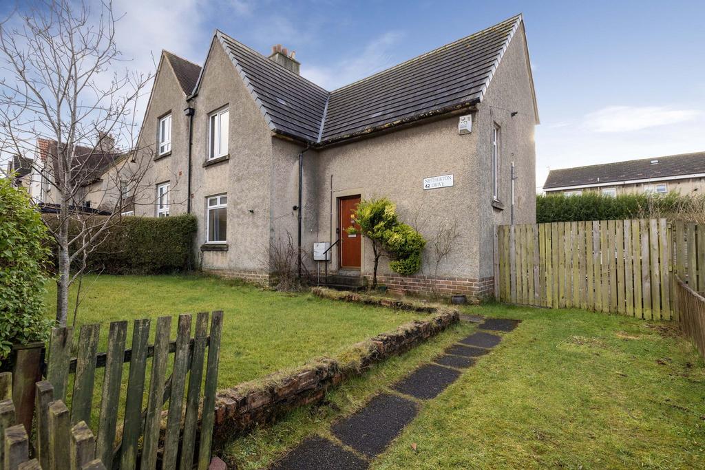 Netherton Drive, Barrhead G78 4 bed semi-detached villa - £140,000