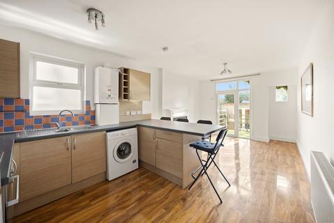 2 bedroom apartment for sale, Bathurst Gardens, Kensal Rise, NW10