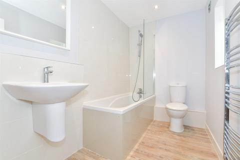 8 Cripsey Avenue, Ongar, CM5 0AT