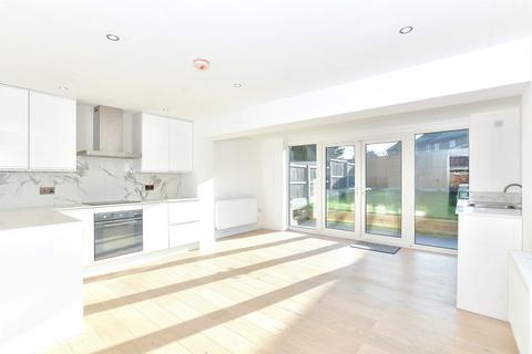 8 Cripsey Avenue, Ongar, CM5 0AT