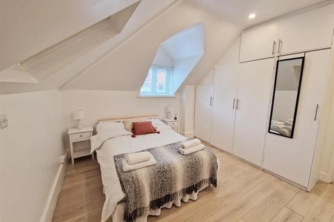 1 bedroom apartment for sale, Belsize Avenue, Belsize Park NW3