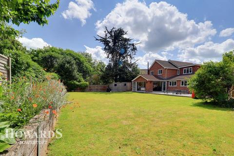 5 bedroom detached house for sale, Gunton Drive, Lowestoft