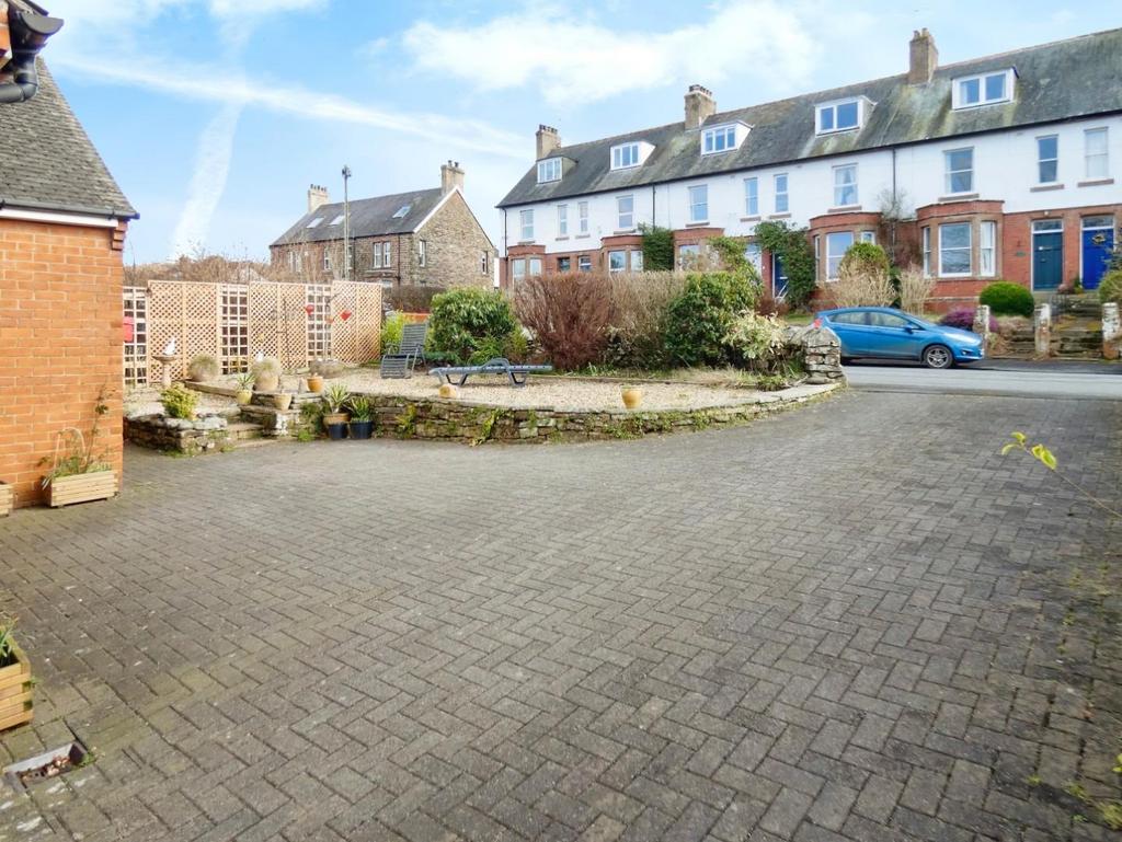Driveway/Parking