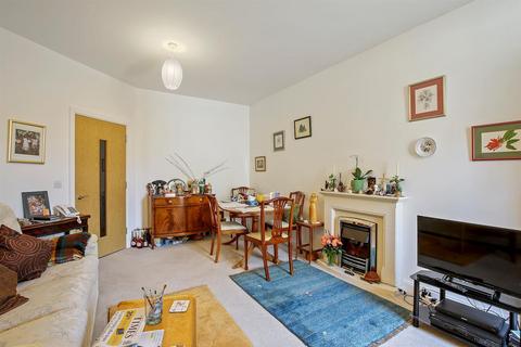 2 bedroom apartment for sale, Twickenham Road, Isleworth, TW7 7DJ