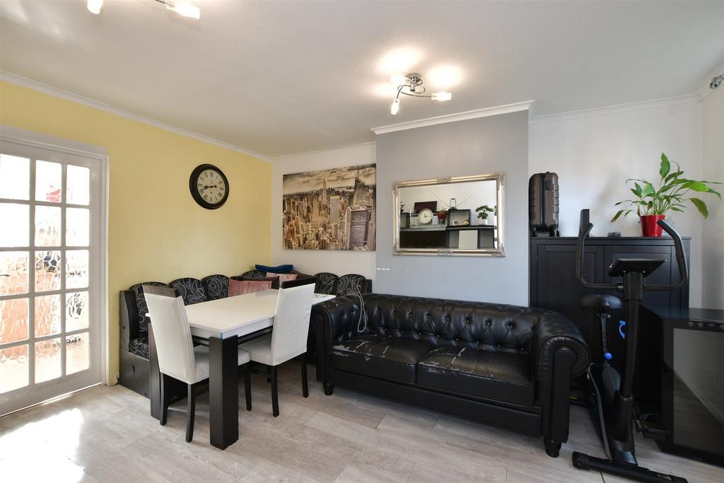 Lounge/ Dining Room