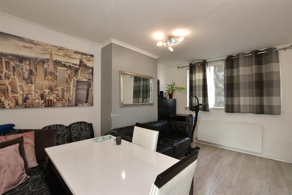 Lounge/ Dining Room