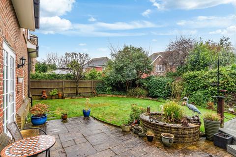 3 Stoney Croft, Coulsdon, CR5 1RR