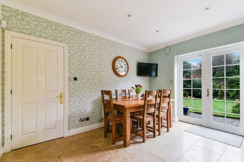 3 Stoney Croft, Coulsdon, CR5 1RR