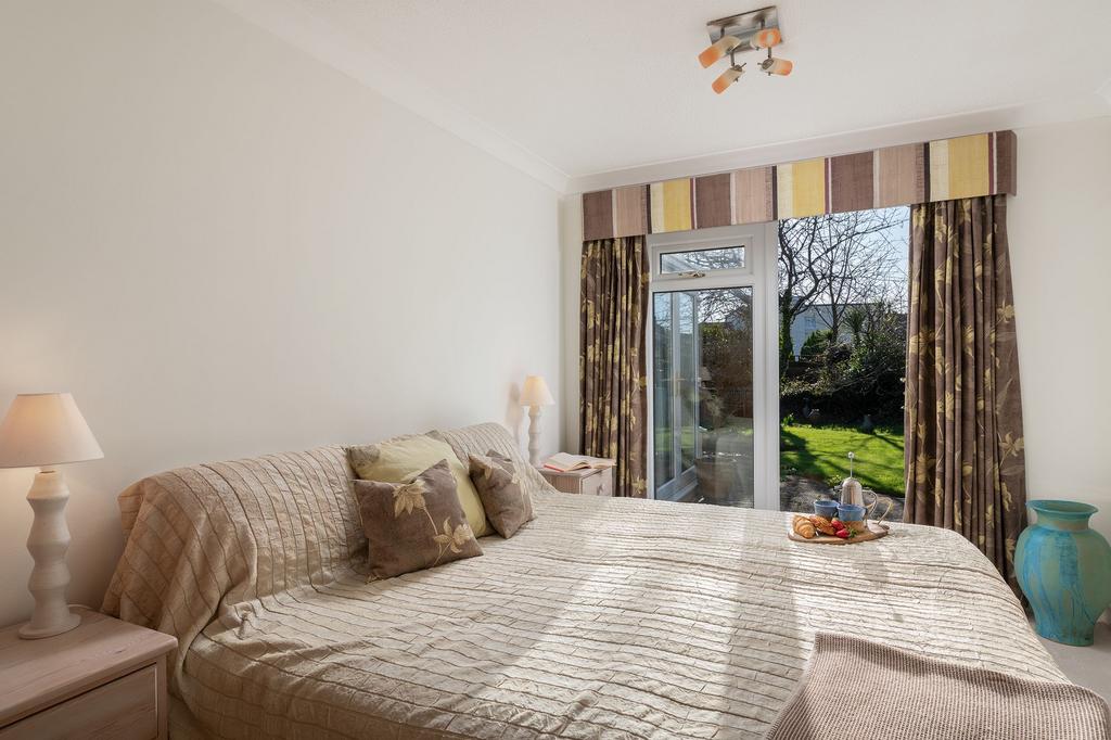 Principal Bedroom, 3 Start Bay Park, Stete