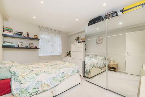 1 bedroom flat to rent, St. Peter's Close, London SW17