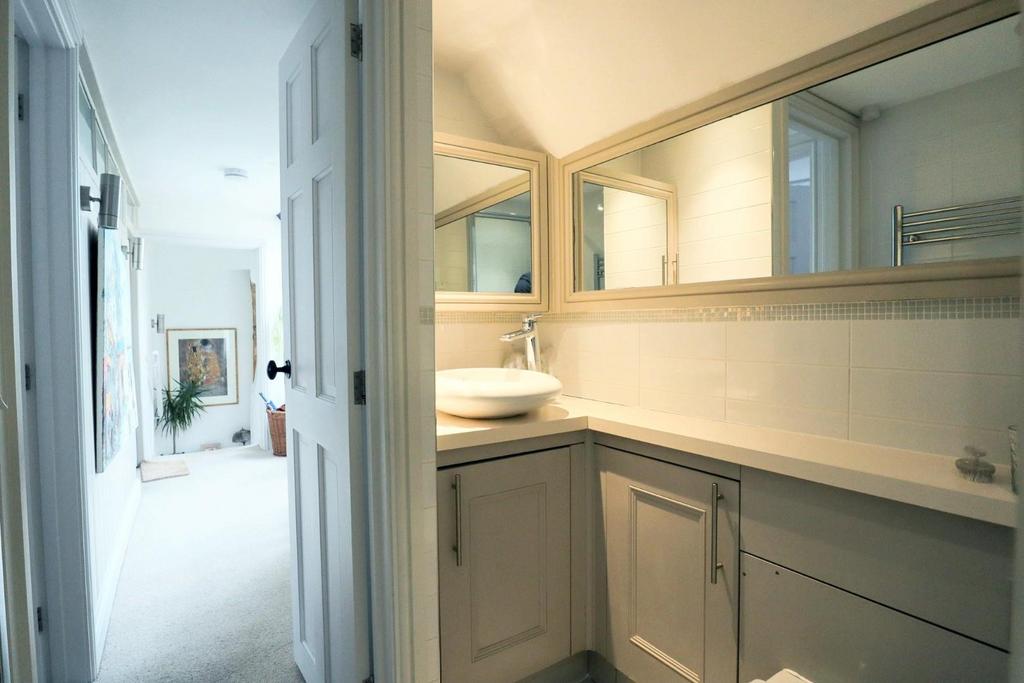 Bathroom 2.jpg