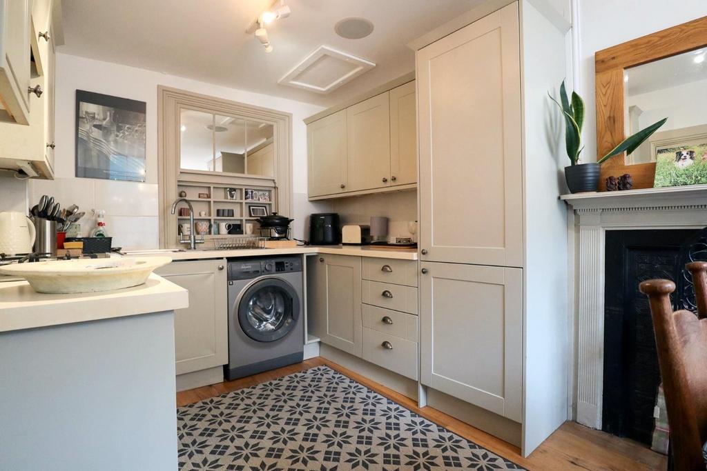 Kitchen (2).jpg