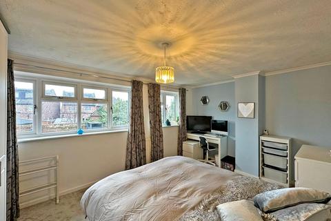 43 Clee View Road, Wombourne, Wolverhampton, WV5 0BD