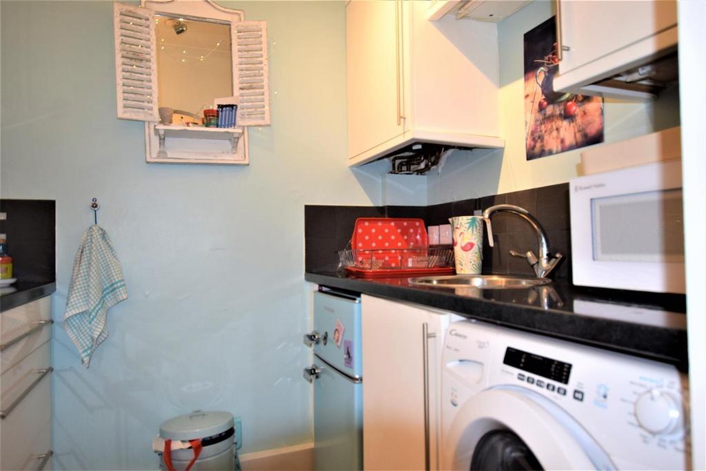 Kitchen 2.jpg