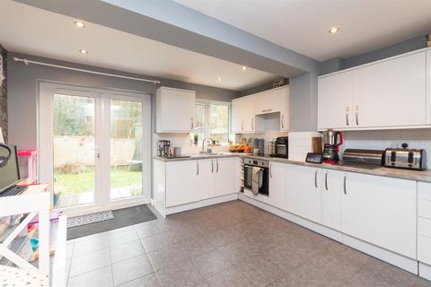 4 bedroom semi-detached house for sale, Woodbury Road, Walderslade Woods, Chatham, Kent