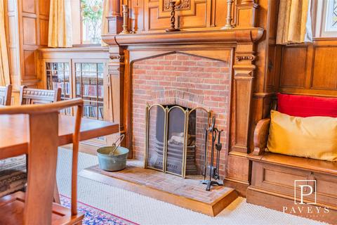 15 Cambridge Road, Frinton-on-sea, CO13 9HN