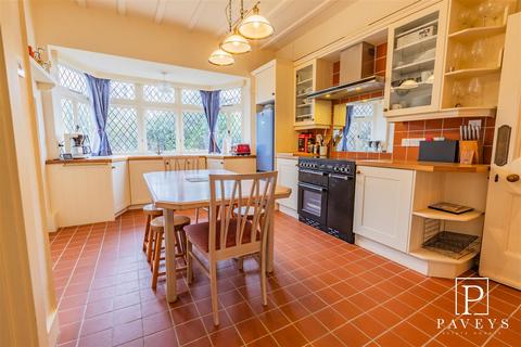 15 Cambridge Road, Frinton-on-sea, CO13 9HN