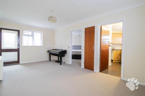 1 bedroom bungalow for sale, Brackendale Court, Basildon SS13