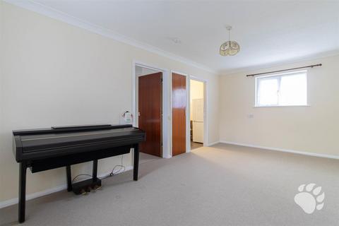 1 bedroom bungalow for sale, Brackendale Court, Basildon SS13