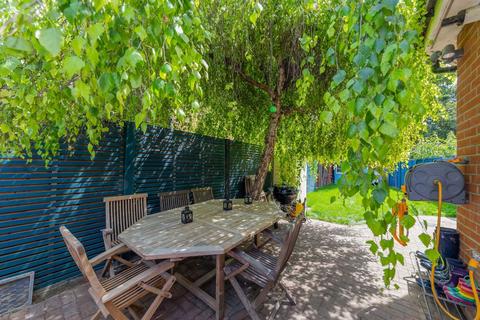 22 Stokesley Street, London, W12 0AG