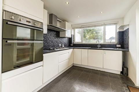 2 bedroom house to rent, Hampton Lane, Feltham TW13