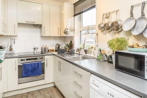 2 bedroom flat to rent, Stanley Road, Teddington TW11