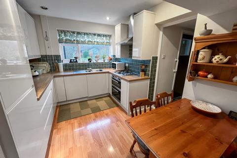 13 Carew Close, Coulsdon, CR5 1QS