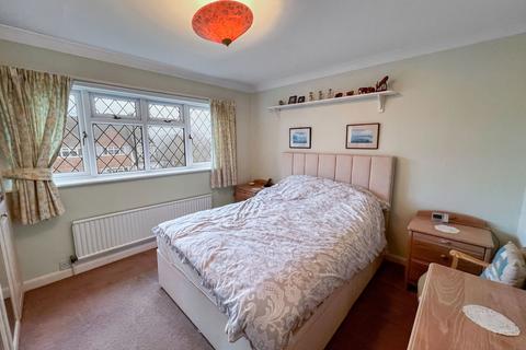 13 Carew Close, Coulsdon, CR5 1QS