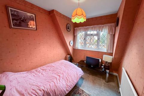 13 Carew Close, Coulsdon, CR5 1QS