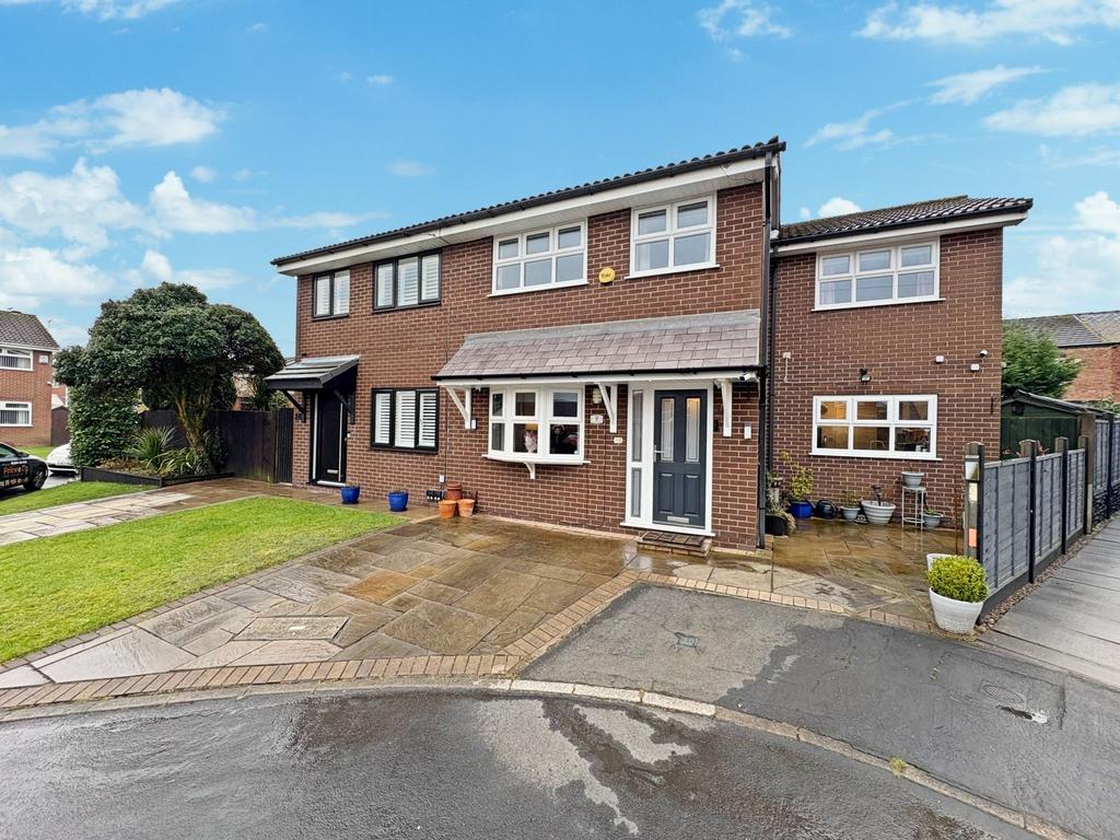 Cadman Grove, Hindley, WN2 4 bed semi-detached house - £250,000