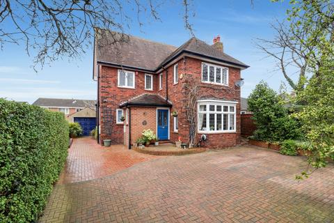 4 bedroom detached house for sale, Bradford Road, Wakefield, West Yorkshire, WF1