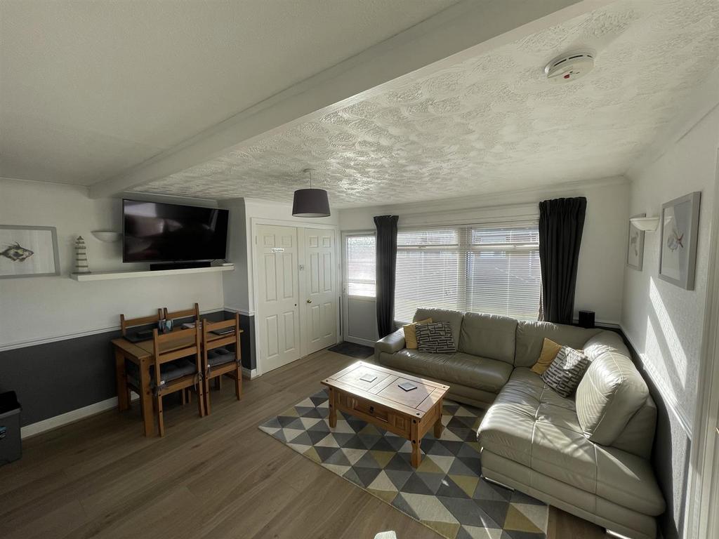 Lounge 2.JPEG