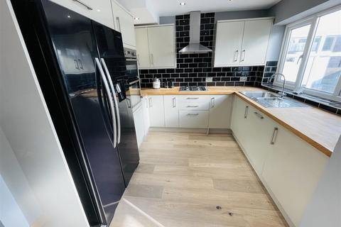 12 Quantock Drive, Nuneaton, CV10 8PU