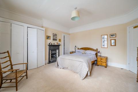 52 Handen Road, London, SE12 8NR