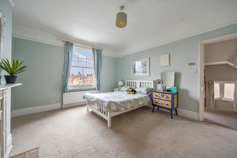 52 Handen Road, London, SE12 8NR