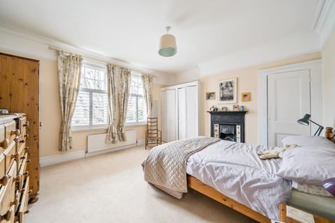 52 Handen Road, London, SE12 8NR