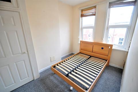 3 bedroom terraced house to rent, Cyril Street, Newport, NP19