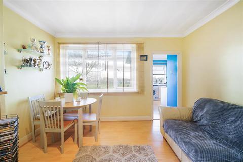 39a Priory Close, Wembley, HA0 2SD