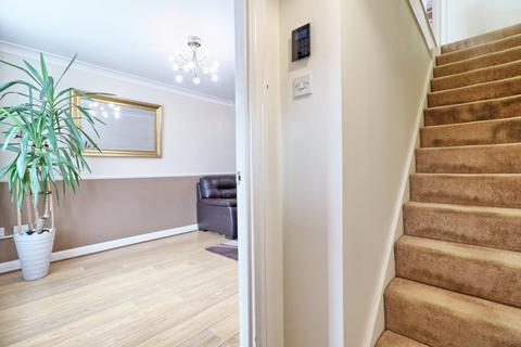 9 Hammonds Close, Dagenham, RM8 2RN