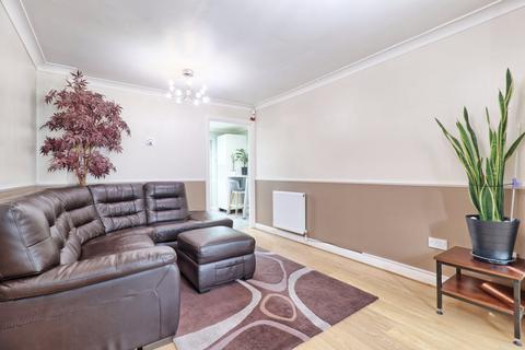 9 Hammonds Close, Dagenham, RM8 2RN