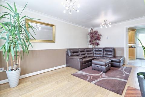 9 Hammonds Close, Dagenham, RM8 2RN