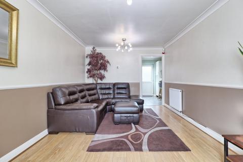 9 Hammonds Close, Dagenham, RM8 2RN