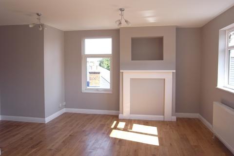 2 bedroom flat to rent, Portsmouth Road, Thames Ditton, KT7 0SY