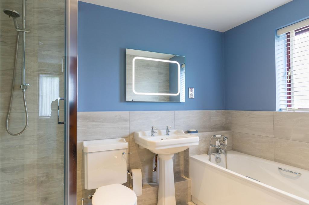 En Suite Bathroom
