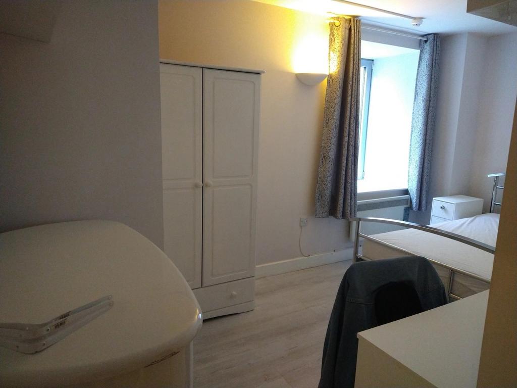 Bright and inviting double bedroom featuring am...