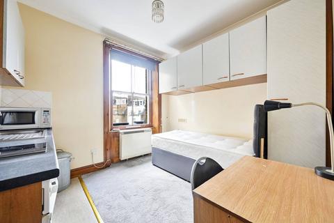 Studio to rent, Collingham Road, Earls Court, London, SW5